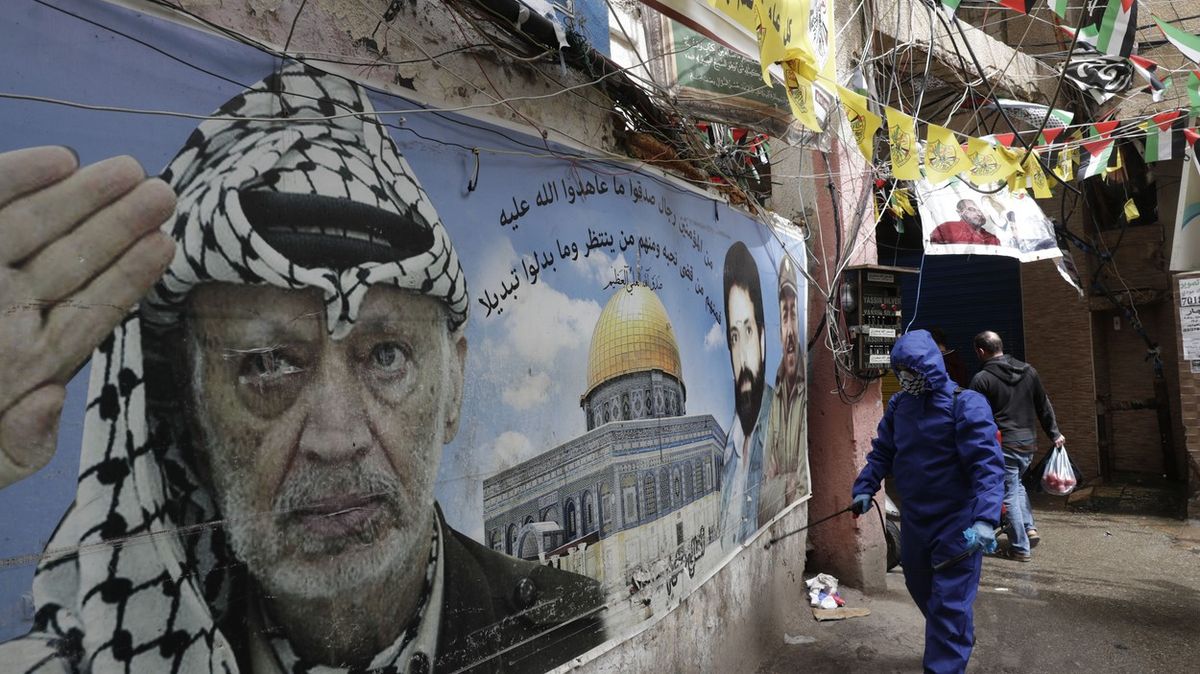Izrael chtěl zabít Arafata na stadionu. Operaci zastavil až premiér Begin